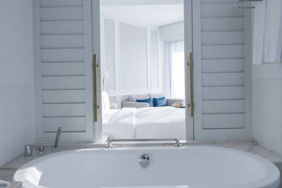 Sofitel Jumeirah Beach bathtub