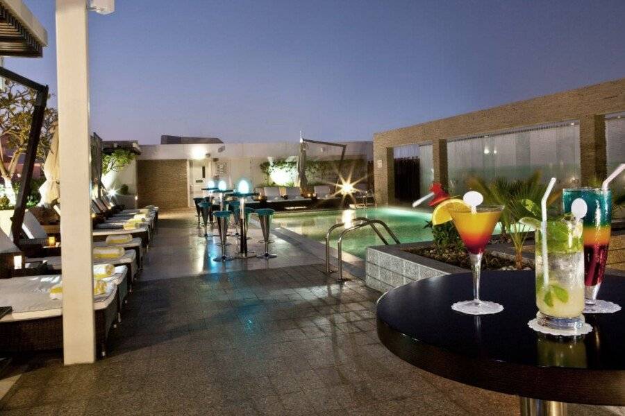 Novotel Suites Mall Avenue rooftop pool,bar