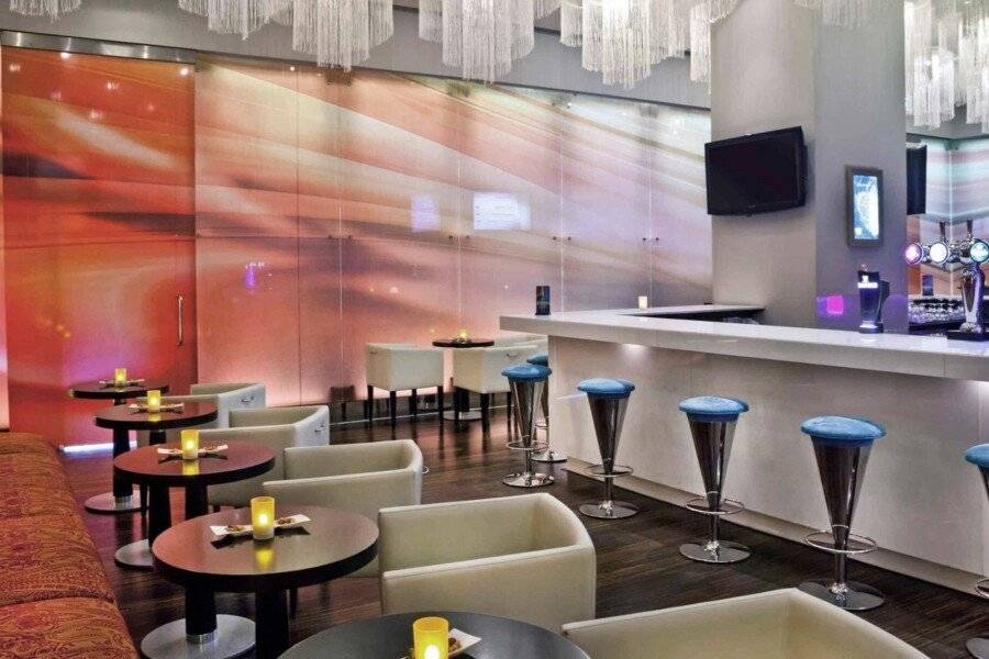 Novotel Suites Mall Avenue bar,lounge