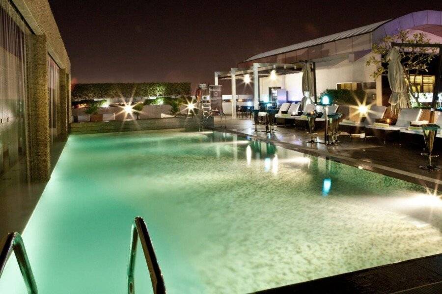 Novotel Suites Mall Avenue rooftop pool