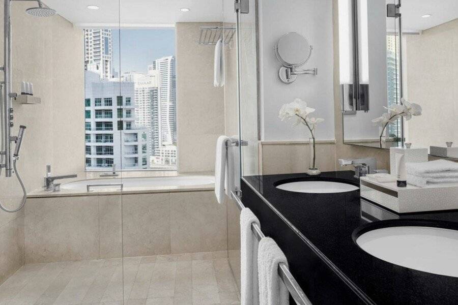 JW Marriott Hotel Dubai Marina bathtub