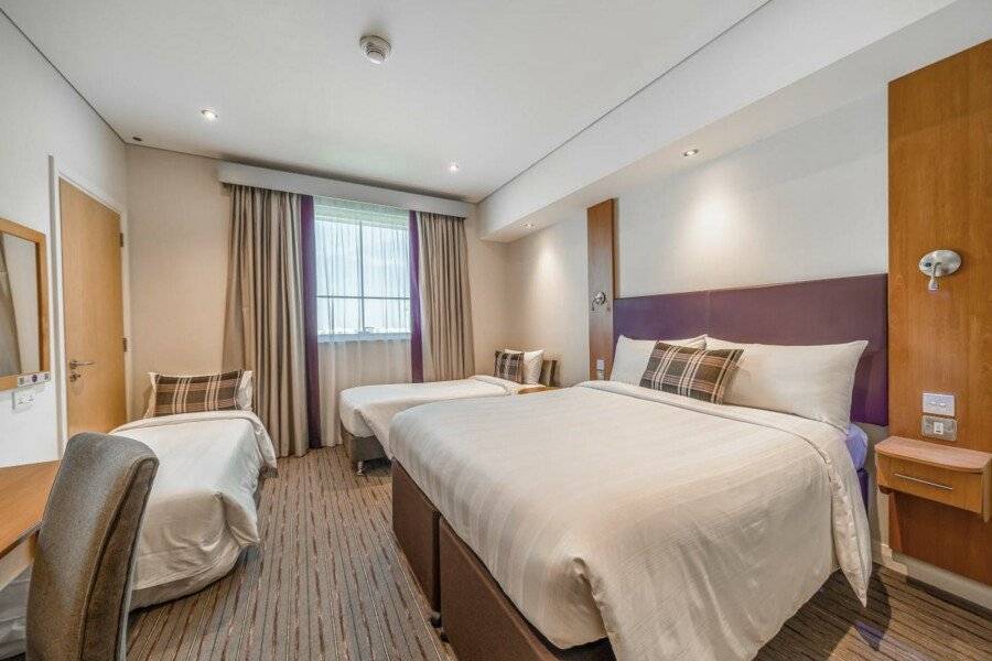 Premier Inn International Airport hotel bedroom