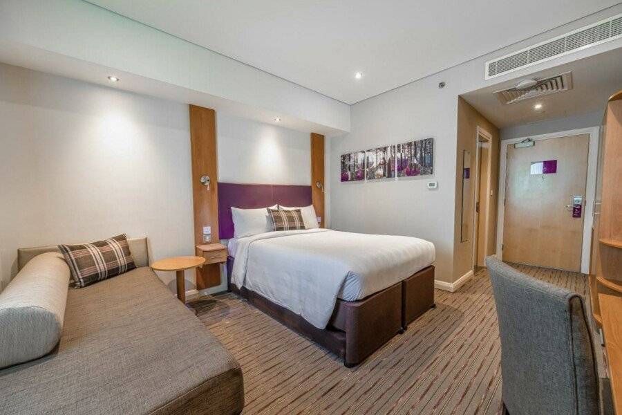 Premier Inn International Airport hotel bedroom