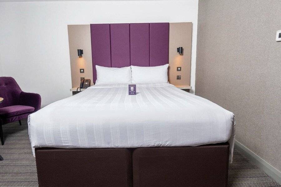 Premier Inn International Airport hotel bedroom