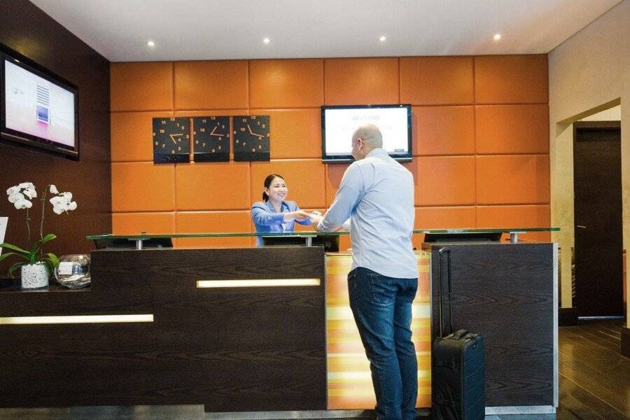 Ibis Al Rigga front desk, lobby