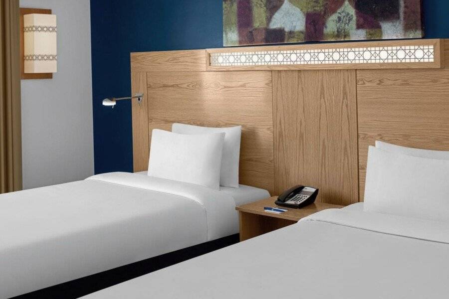 Holiday Inn Express Airport, an IHG Hotel hotel bedroom