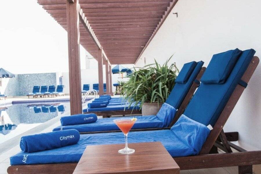 Citymax Hotel Bur outdoor pool, lounge