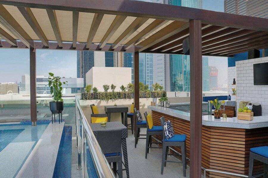 voco, an IHG Hotel rooftop pool,bar