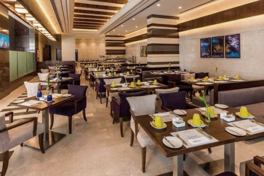 Golden Tulip Media Hotel restaurant