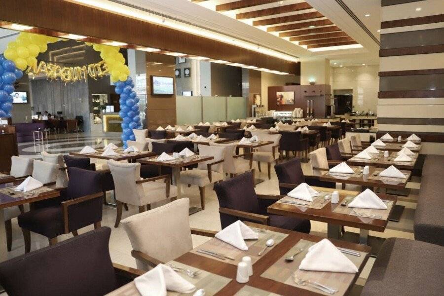 Golden Tulip Media Hotel restaurant