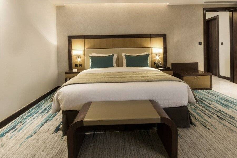 Golden Tulip Media Hotel hotel bedroom