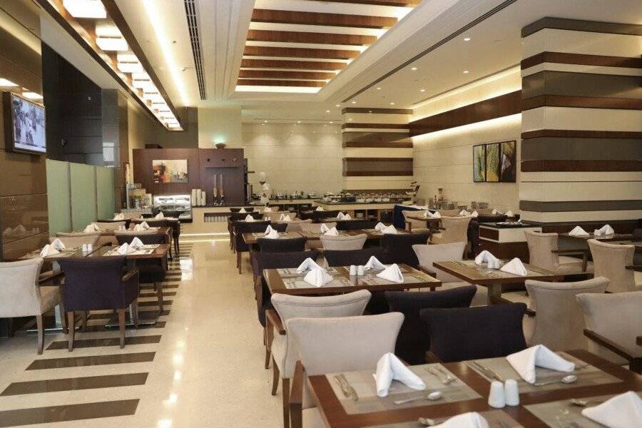 Golden Tulip Media Hotel restaurant