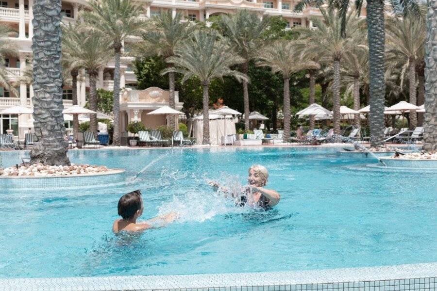 Kempinski Hotel & Residences Palm Jumeirah outdoor pool