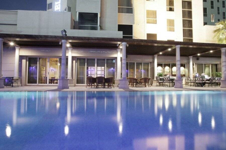 Chelsea Plaza Hotel outdoor pool,restaurant