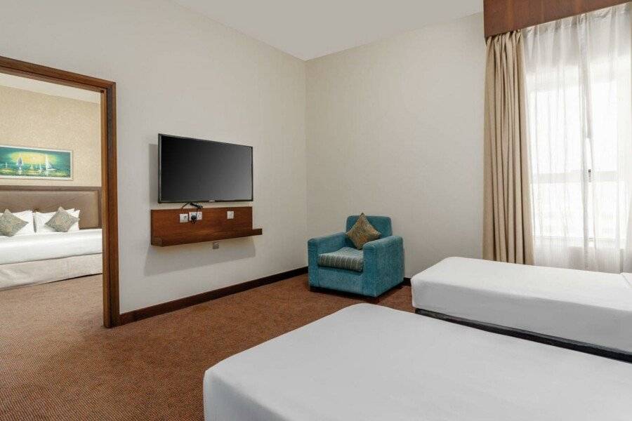 Ramada by Wyndham Deira hotel bedroom