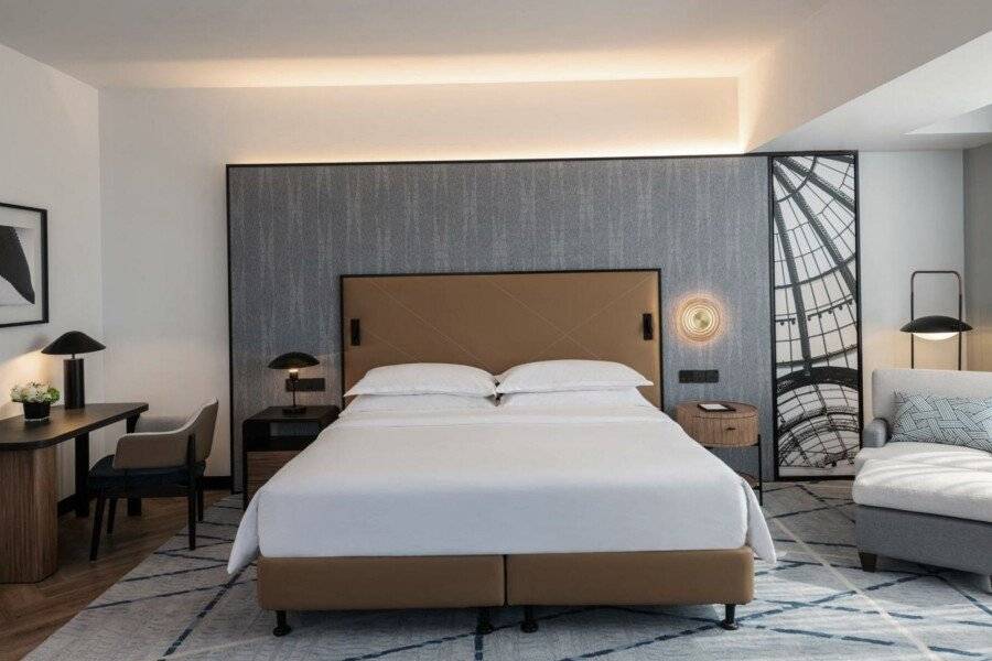 Sheraton Mall of the Emirates Hotel, hotel bedroom