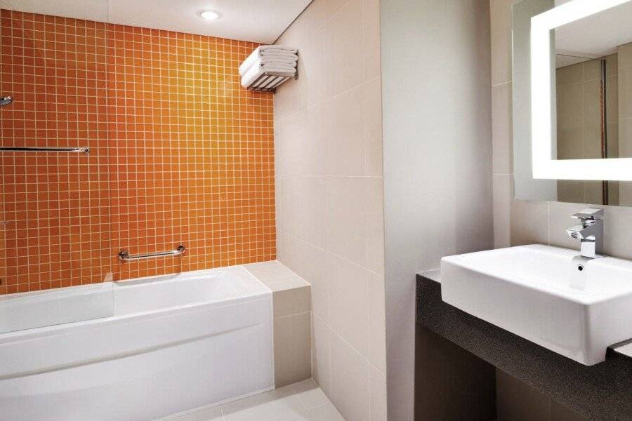 Novotel Al Barsha bathtub