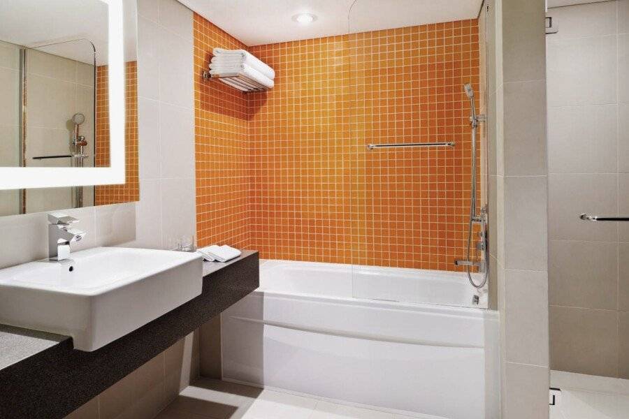 Novotel Al Barsha bathtub