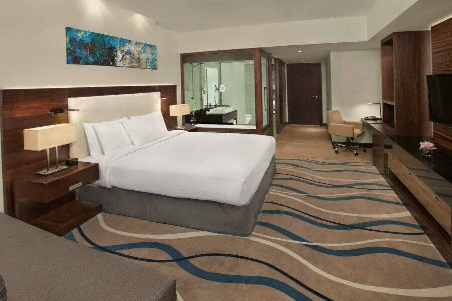 DoubleTree by Hilton Hotel and Residences – Al Barsha hotel bedroom