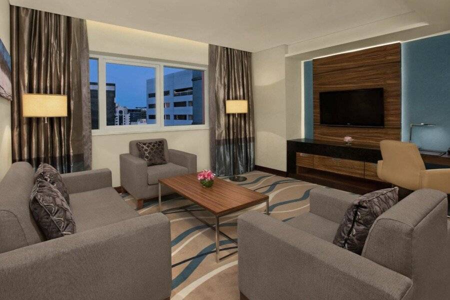 DoubleTree by Hilton Hotel and Residences – Al Barsha hotel bedroom