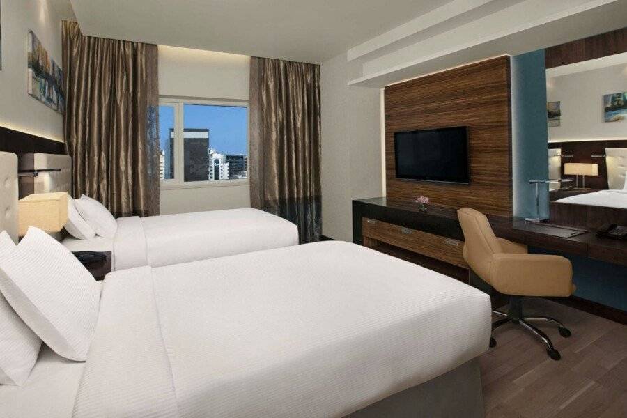 DoubleTree by Hilton Hotel and Residences – Al Barsha hotel bedroom