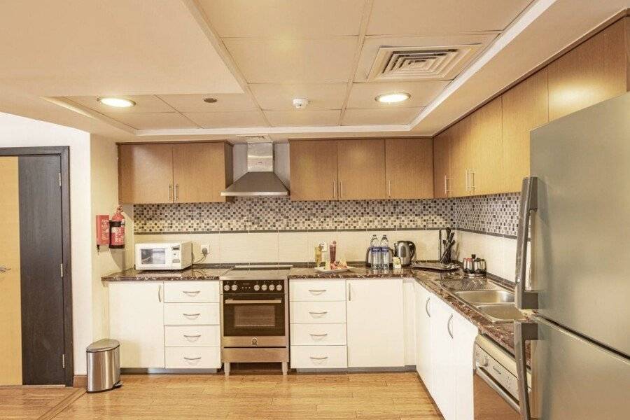 Roda Amwaj Suites Jumeirah Beach Residence kitchen