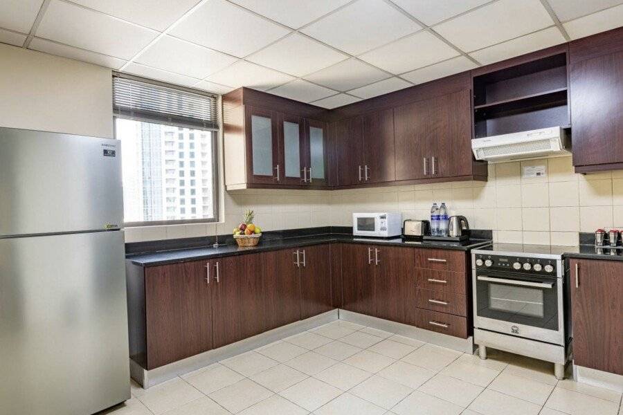 Roda Amwaj Suites Jumeirah Beach Residence kitchen