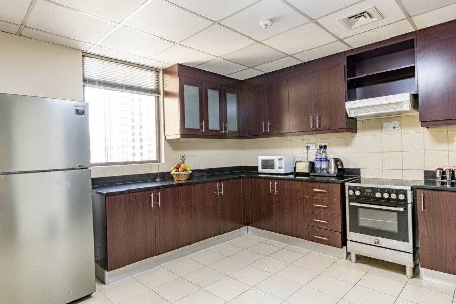 Roda Amwaj Suites Jumeirah Beach Residence kitchen