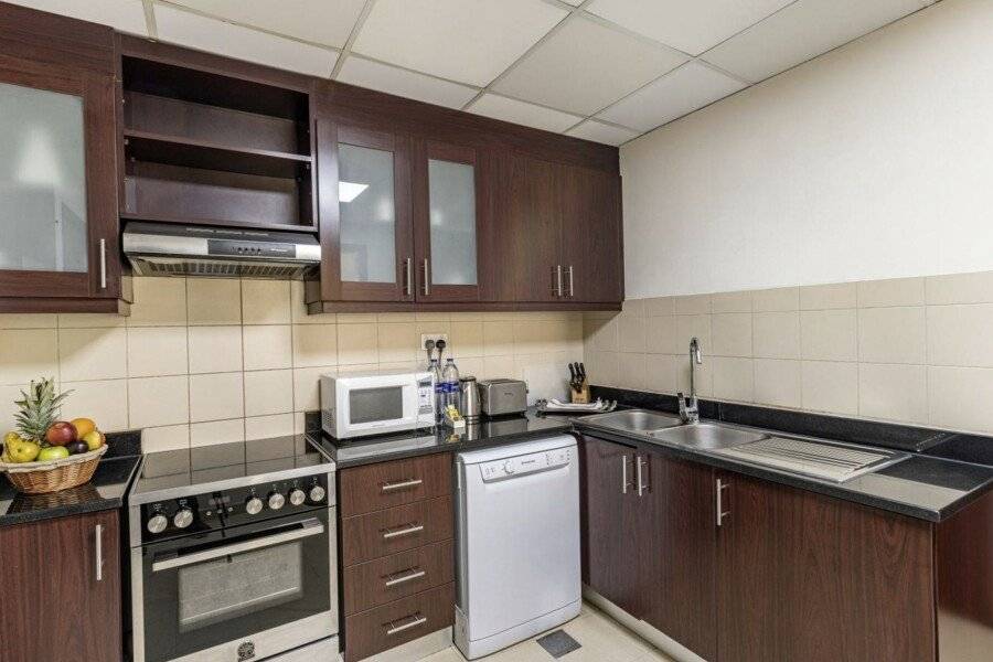 Roda Amwaj Suites Jumeirah Beach Residence kitchen