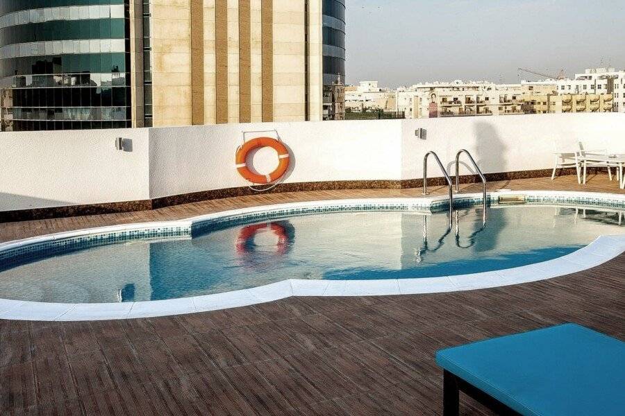 Al Sarab Hotel rooftop pool