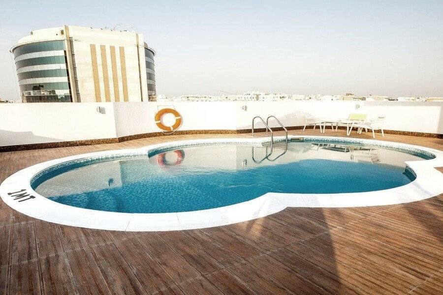 Al Sarab Hotel rooftop pool