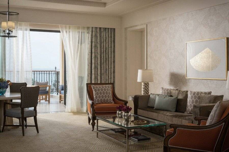 Four Seasons Resort at Jumeirah Beach hotel bedroom,balcony