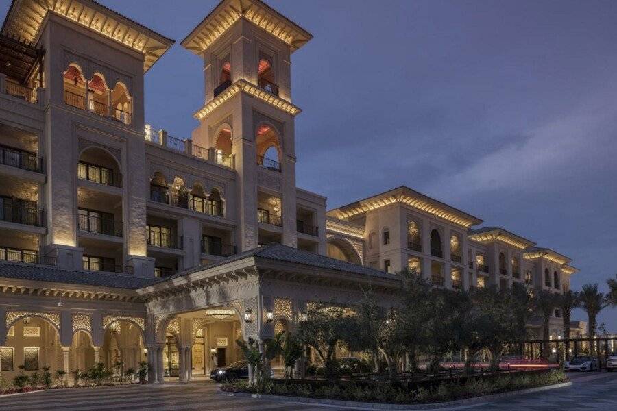 Four Seasons Resort at Jumeirah Beach facade