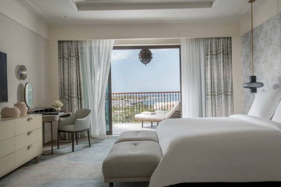 Four Seasons Resort at Jumeirah Beach hotel bedroom,ocean view