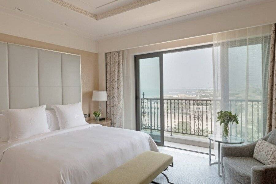 Four Seasons Resort at Jumeirah Beach hotel bedroom,ocean view