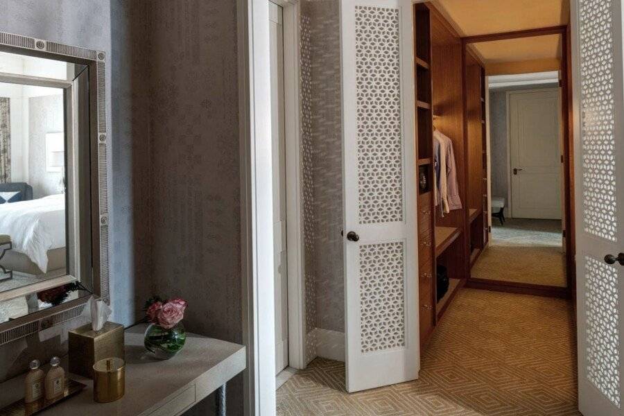 Four Seasons Resort at Jumeirah Beach hotel bedroom