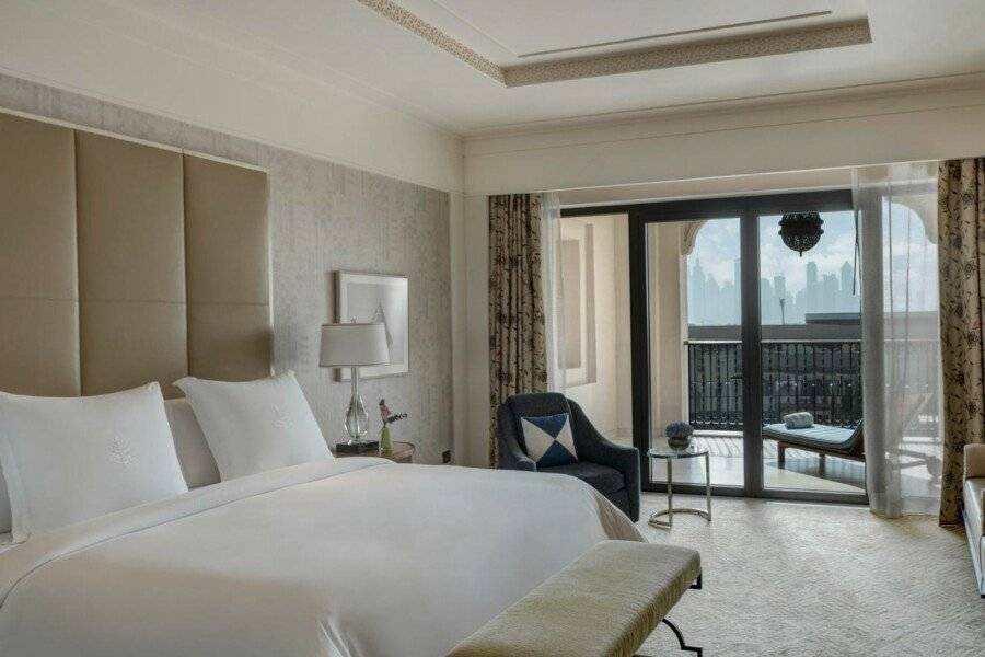 Four Seasons Resort at Jumeirah Beach hotel bedroom,balcony,ocean view