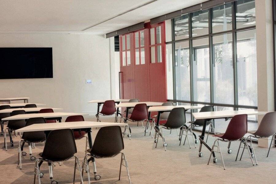 Rove City Centre, Deira conference room