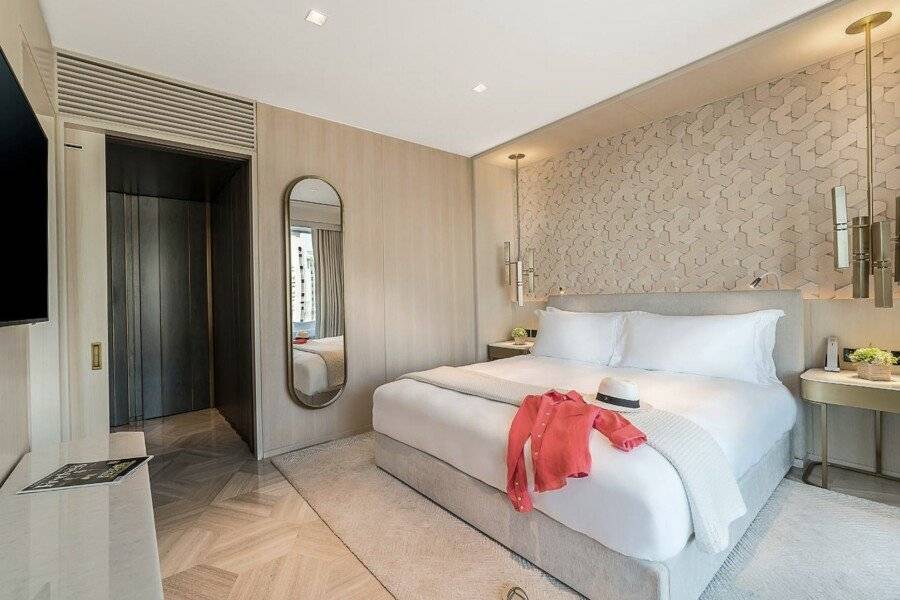 FIVE Palm Jumeirah hotel bedroom