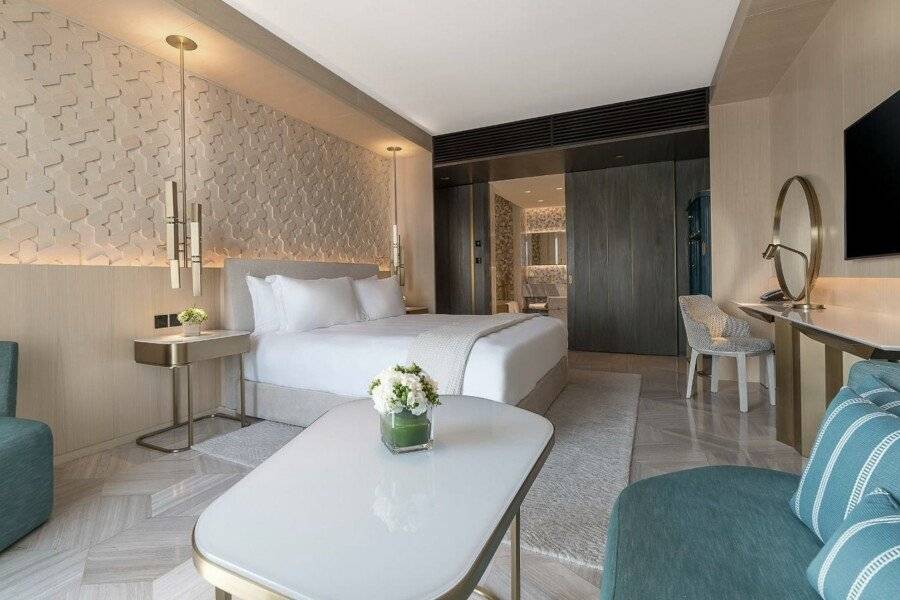 FIVE Palm Jumeirah hotel bedroom