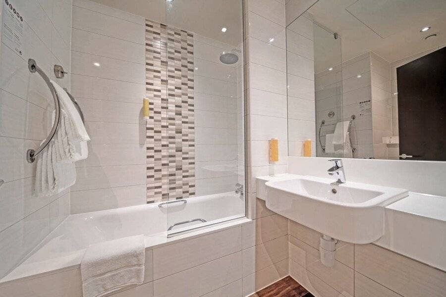 Premier Inn Al Jaddaf bathtub