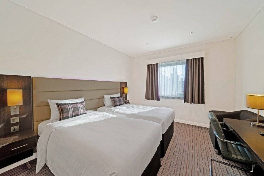 Premier Inn Al Jaddaf hotel bedroom