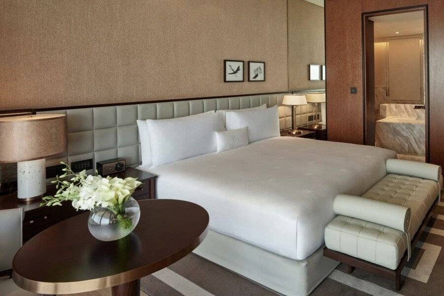 Waldorf Astoria International Financial Centre hotel bedroom