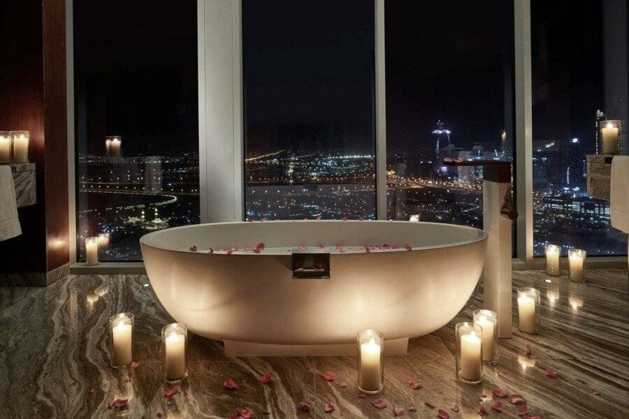 Waldorf Astoria International Financial Centre bathtub,ocean view