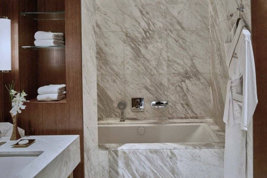 Waldorf Astoria International Financial Centre bathtub