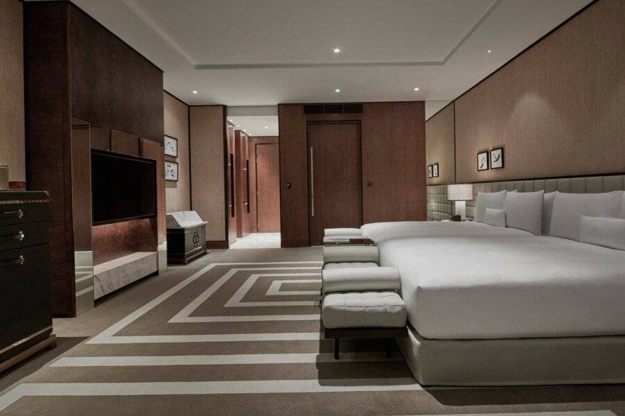 Waldorf Astoria International Financial Centre hotel bedroom