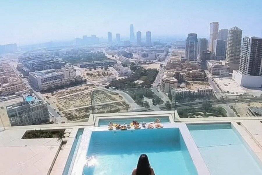 FIVE Jumeirah Village infinity pool,ocean view