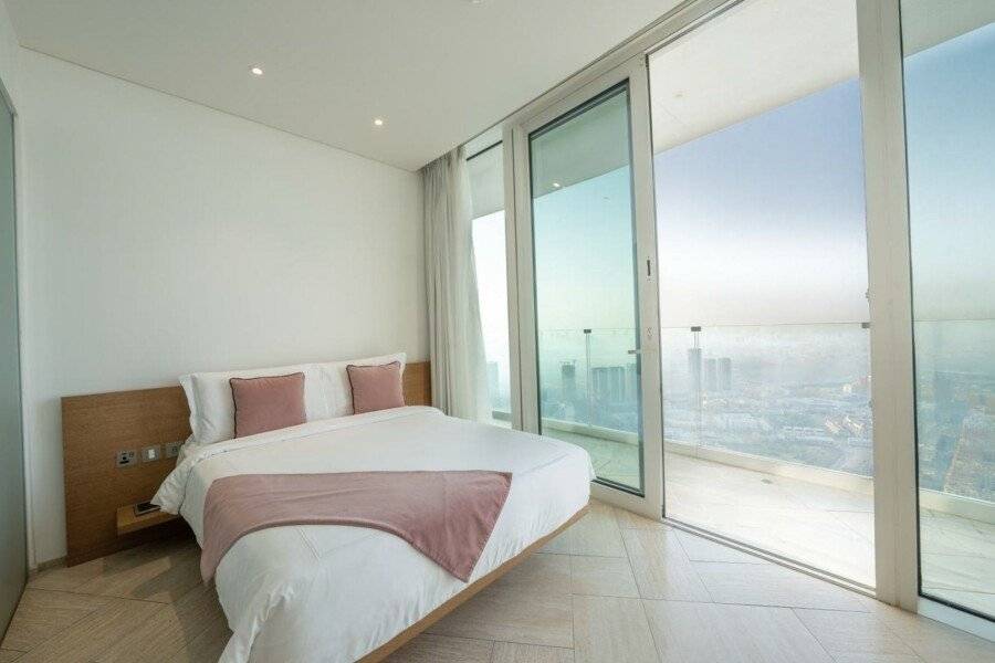 FIVE Jumeirah Village hotel bedroom, balcony, ocean view