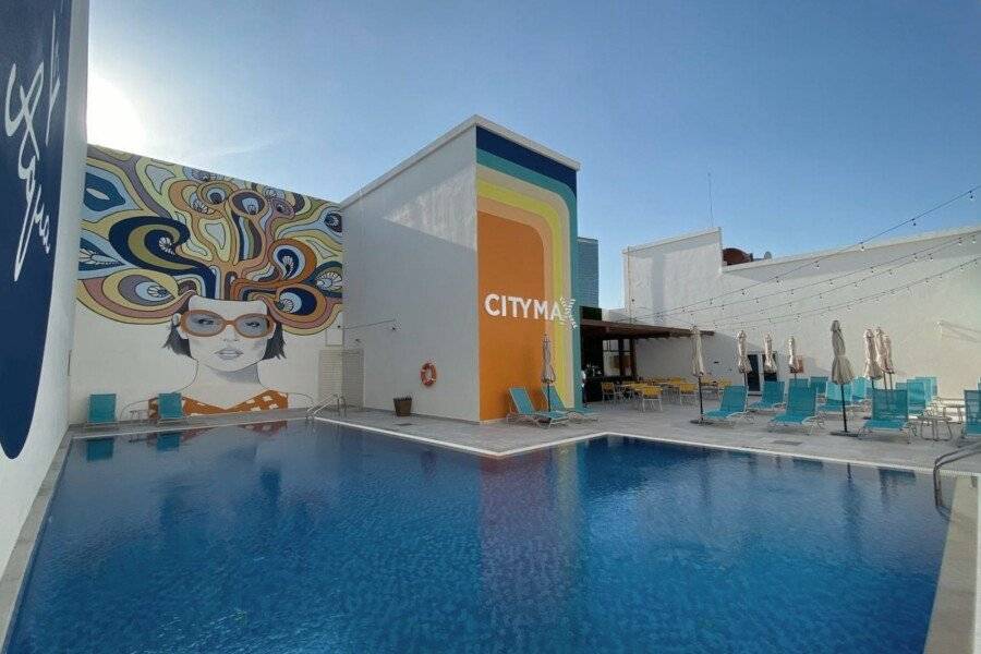 Citymax Hotel Business Bay outdoor pool