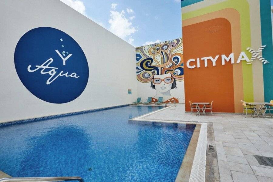 Citymax Hotel Business Bay outdoor pool